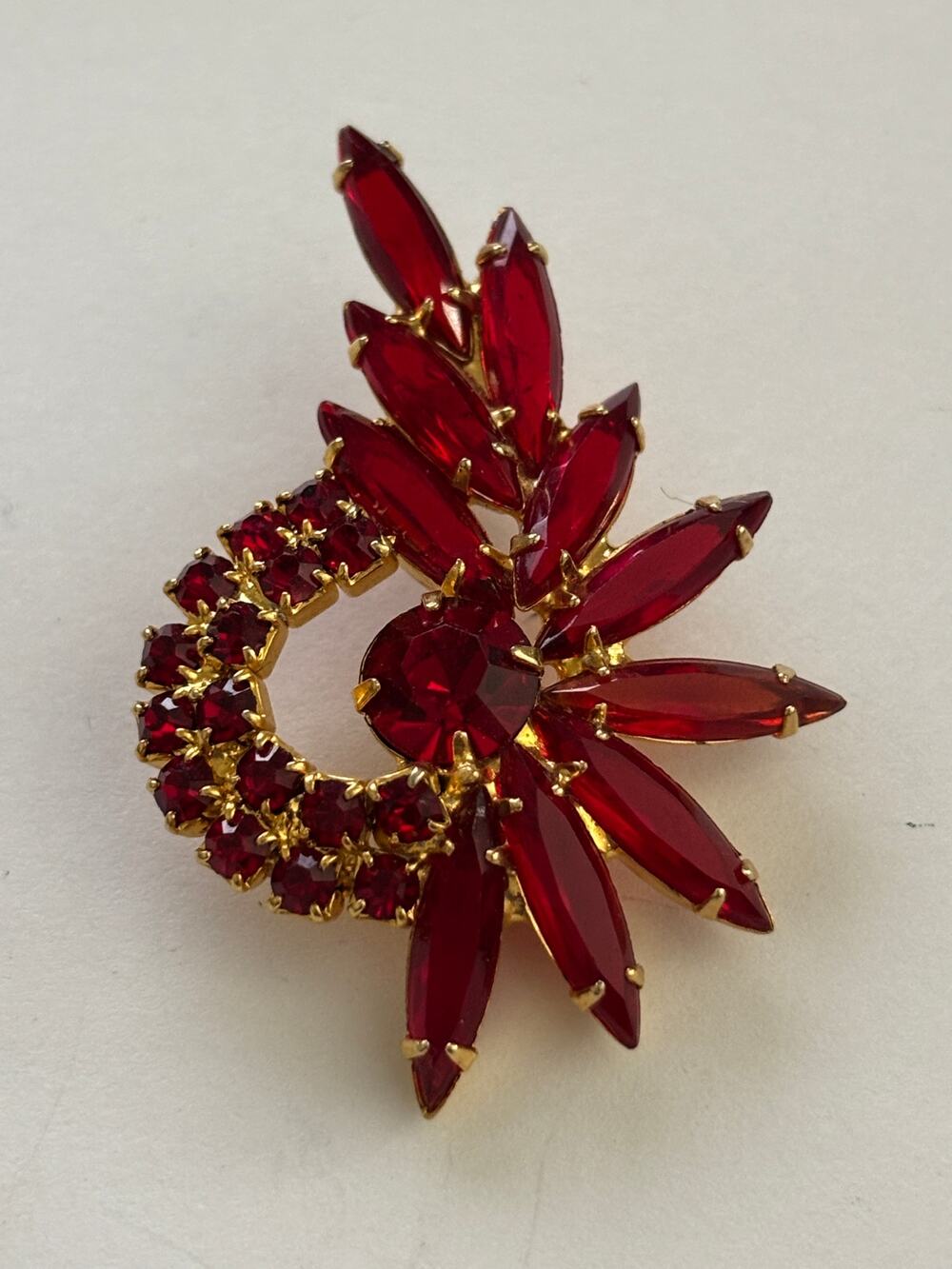 Vintage Red Navette Rhinestone Brooch Gold Tone Juliana ?